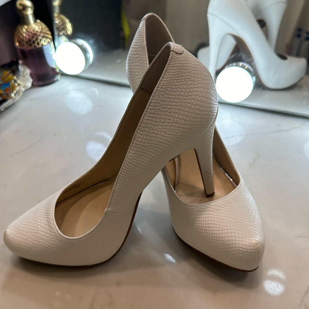 7 1/2 Jessica Simpson Parisah White